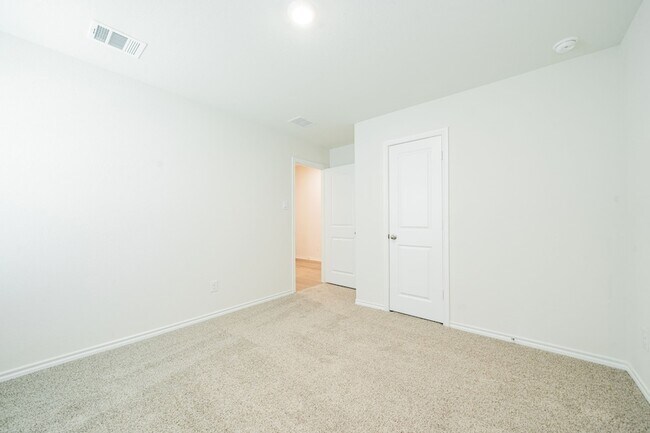 Building Photo - 2147 Thornton Dr