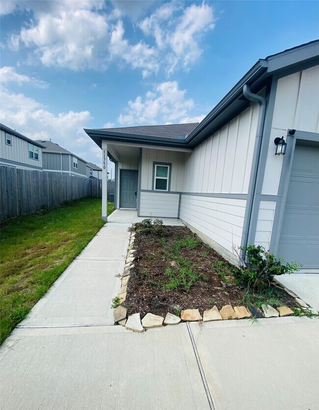 Building Photo - 11750 Armadale Dr