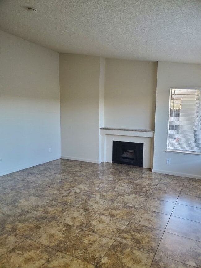 Building Photo - FLO1313