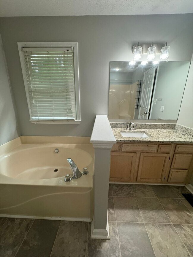 Building Photo - Wonderful Bogart Home in Pleasant Pines!