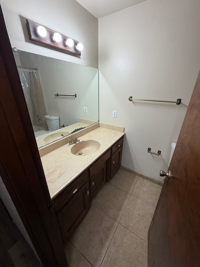 Building Photo - 3 bedroom 2 bath home for rent