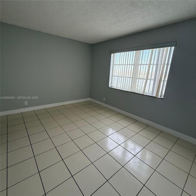 Building Photo - 8710 N Sherman Cir