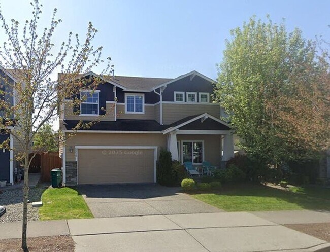 Building Photo - North facing 4-bedroom 2.5 bath house in B...
