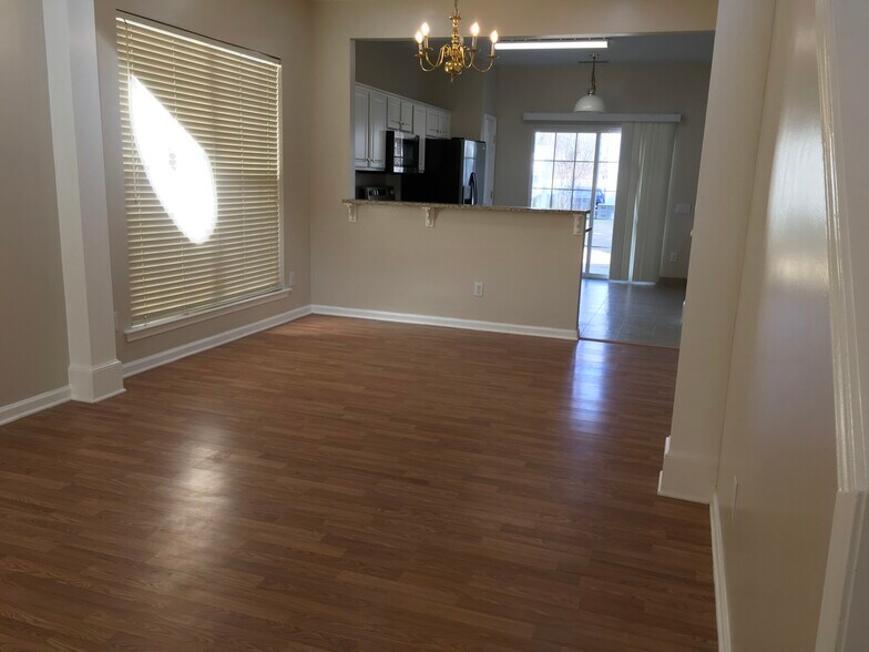 Building Photo - 2113 McKenzie Creek Dr