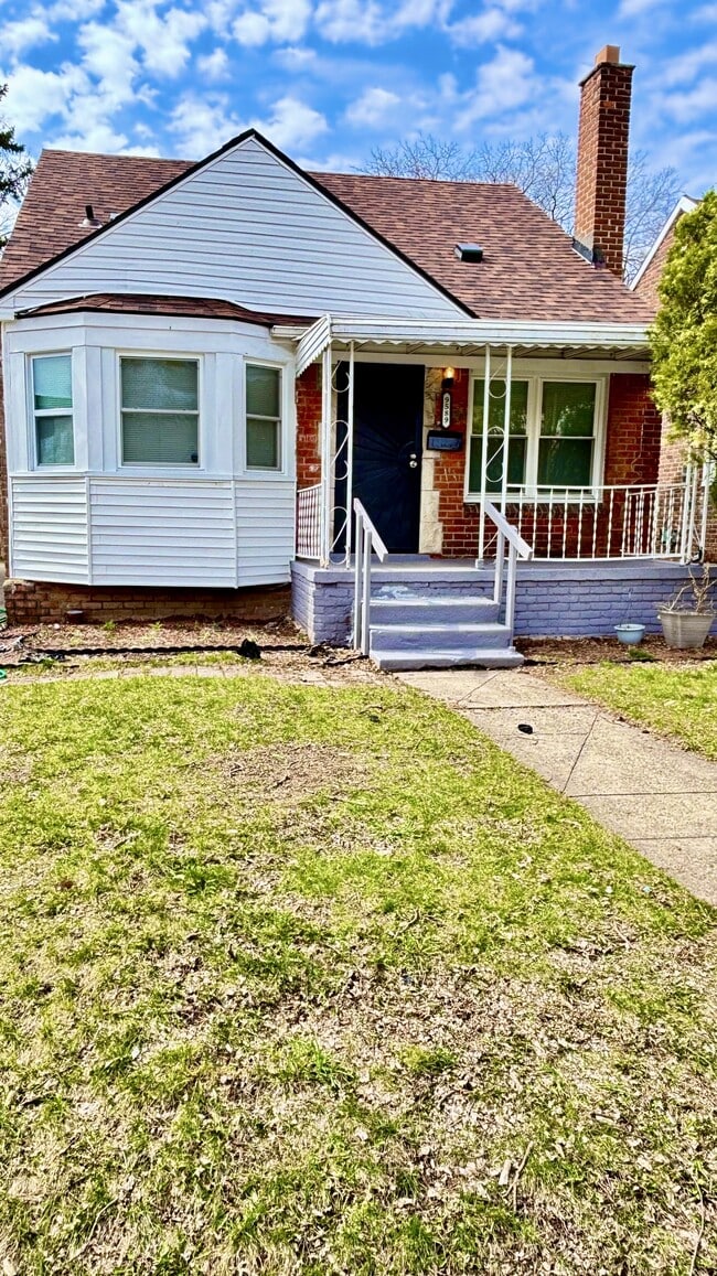 Building Photo - 9589 Mansfield St