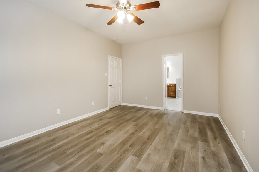 Building Photo - 10296 Stone Gate Dr