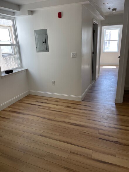 Building Photo - 1130 Carpenter St