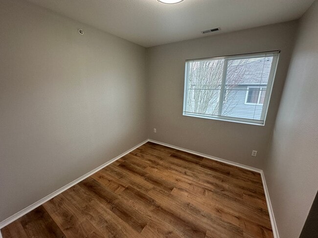 Building Photo - 2350 Simmons St