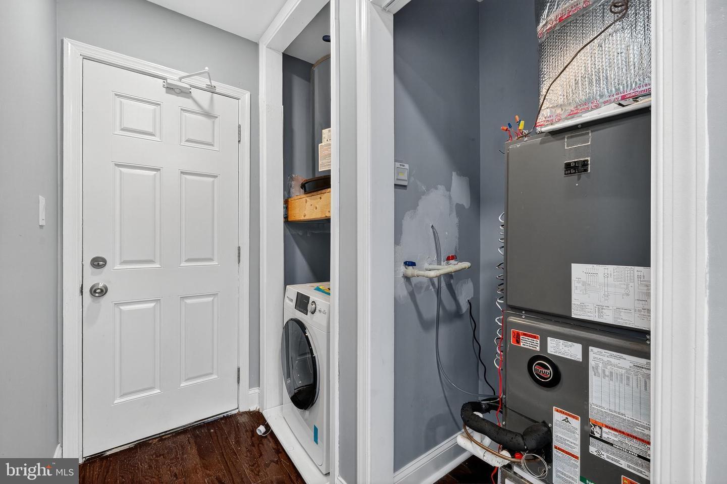 Building Photo - 313 Parkland Pl SE