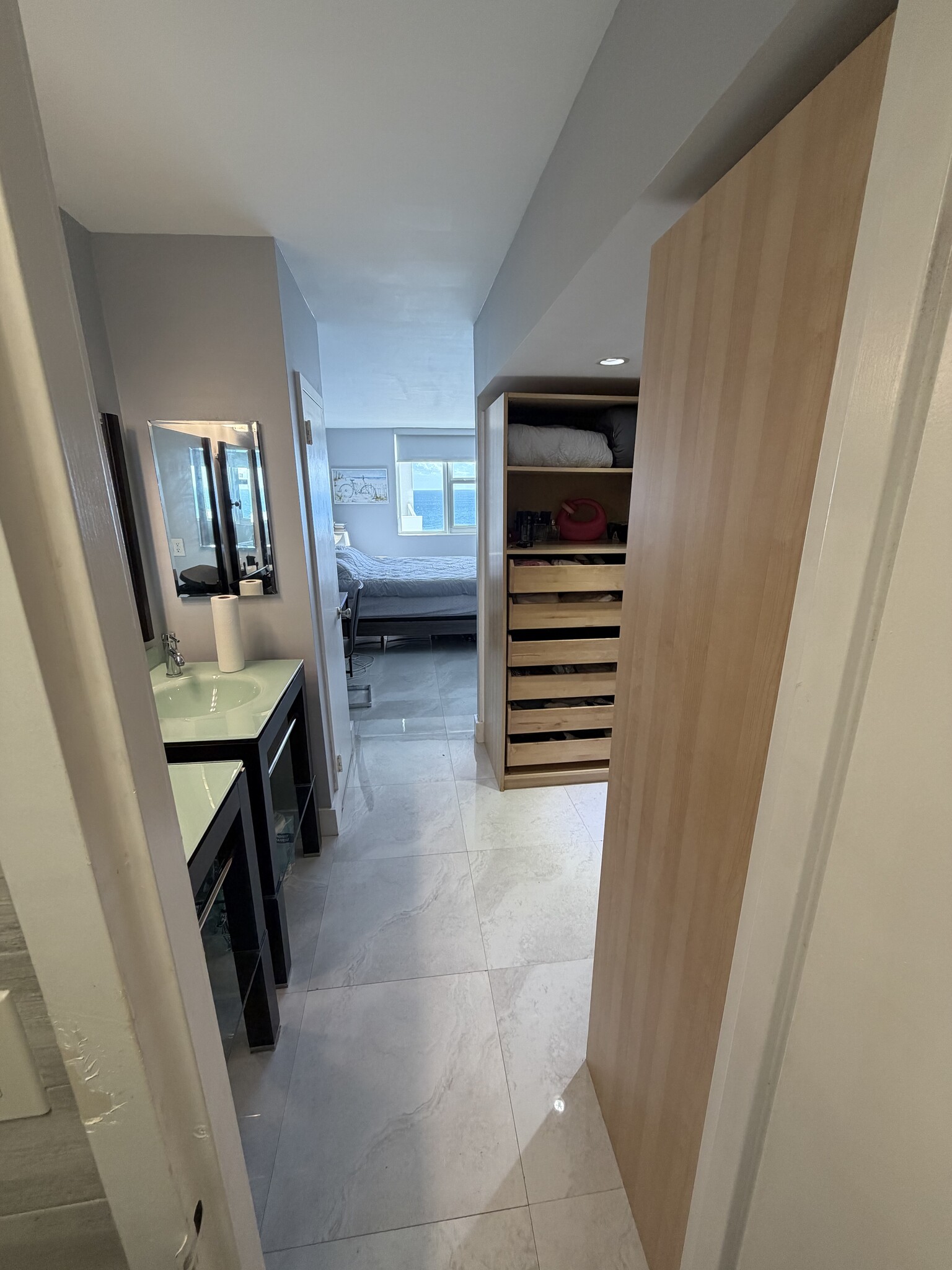 Building Photo - 2030 S Ocean Dr