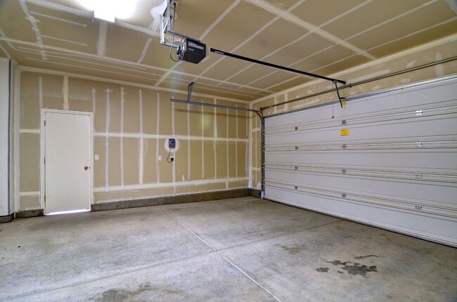 Building Photo - Fantastic Harlan Patio Home with Fenced Fr...