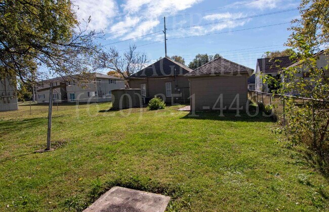 Building Photo - 4 Bedroom 1 Bath