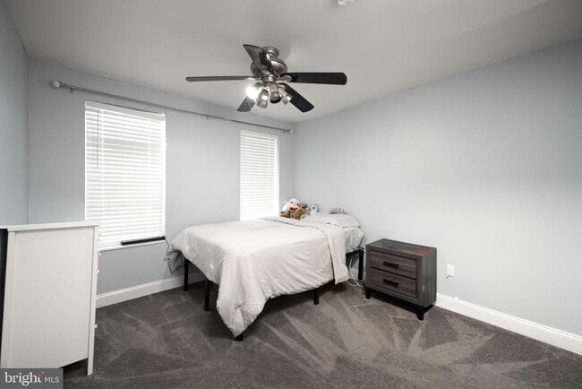 Building Photo - 517 S Ellwood Ave