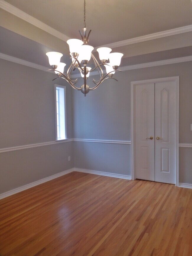 Building Photo - COMING SOON Being Remodeled: Huge 4 Bedroom with bonus rooms and many bathrooms in Broken Arrow