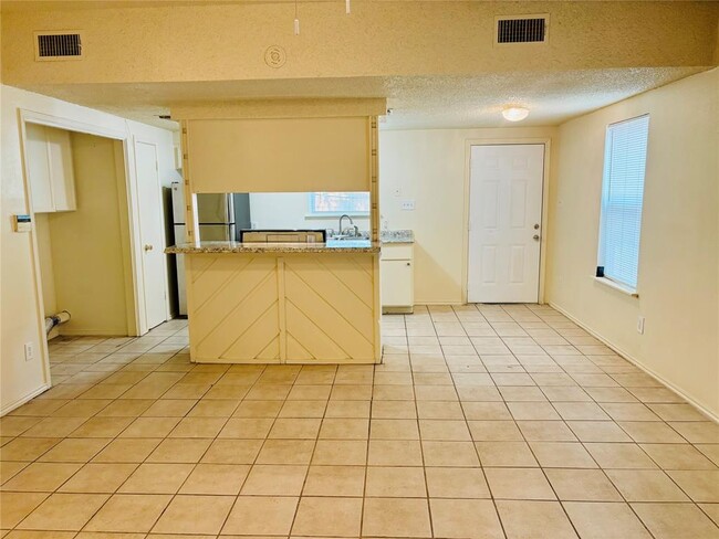 Building Photo - 1206 Tartan Ln