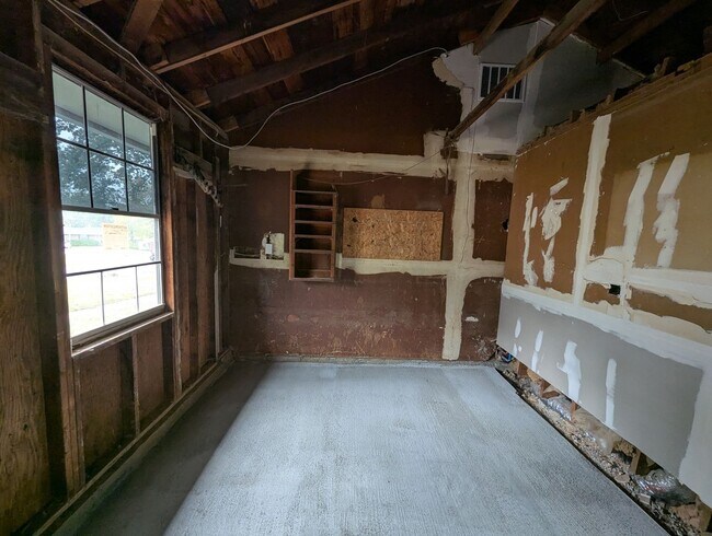 Building Photo - Grenshaw Greatness