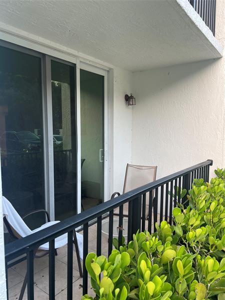 Building Photo - 903 Villa Cir