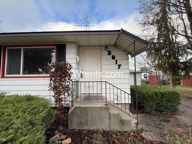 Building Photo - $500 Off Move in Special on Cute Three Bedroom Home