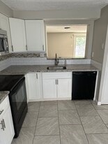 Building Photo - 10 Victoria Manor Ct