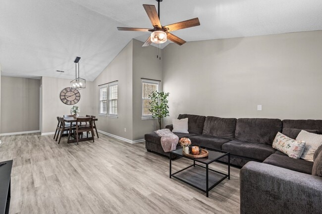 Building Photo - 612 Crissy Dr