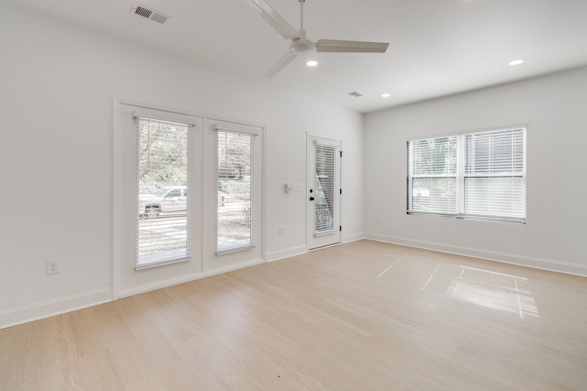 Building Photo - 133 Harden St