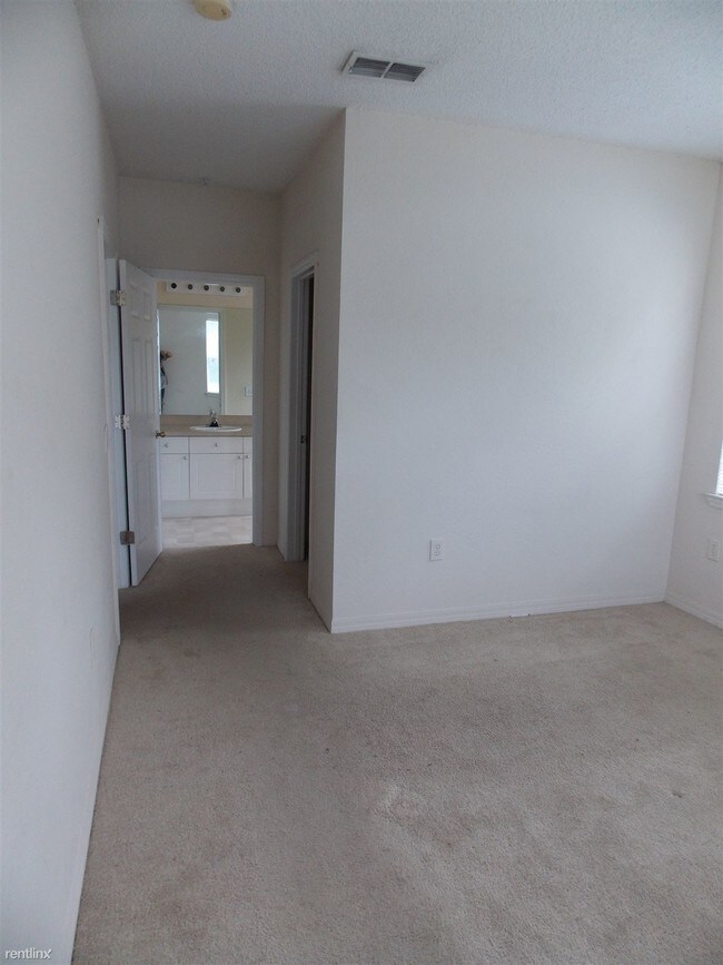 Building Photo - 18001 Richmond Place Dr