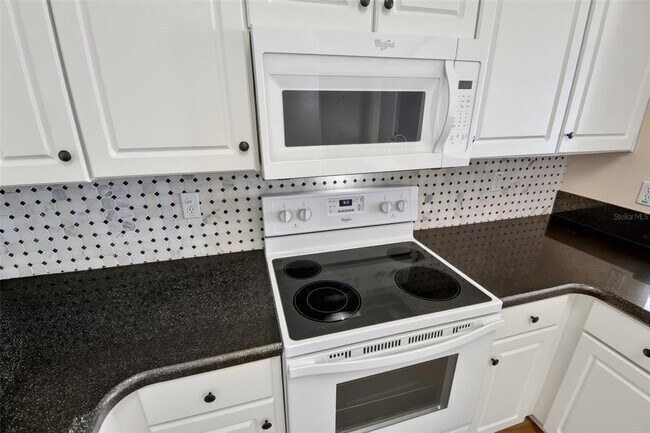 Building Photo - 33 Summerwind Cir