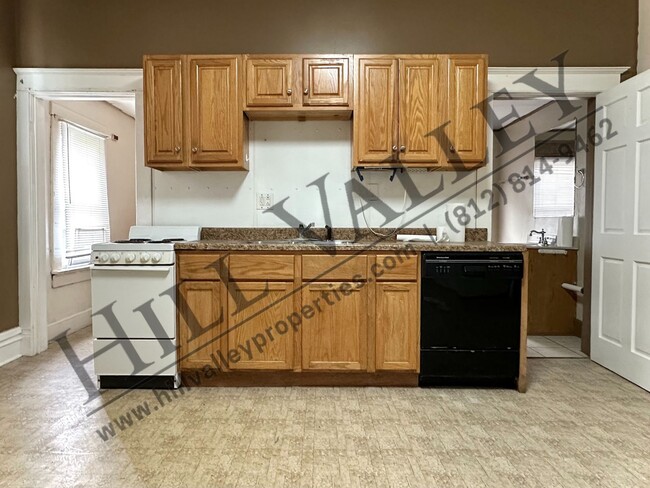 Building Photo - Two Bedroom Home