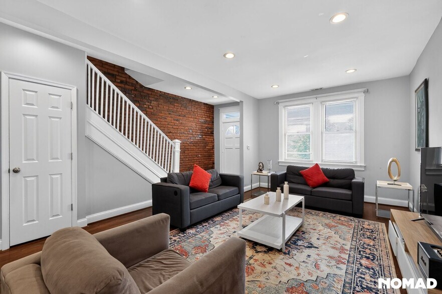 Building Photo - 2630 10th St NE
