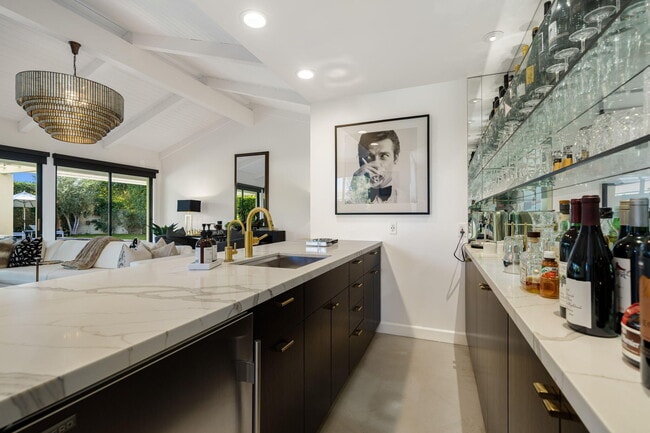 Building Photo - 6 Exeter Ct