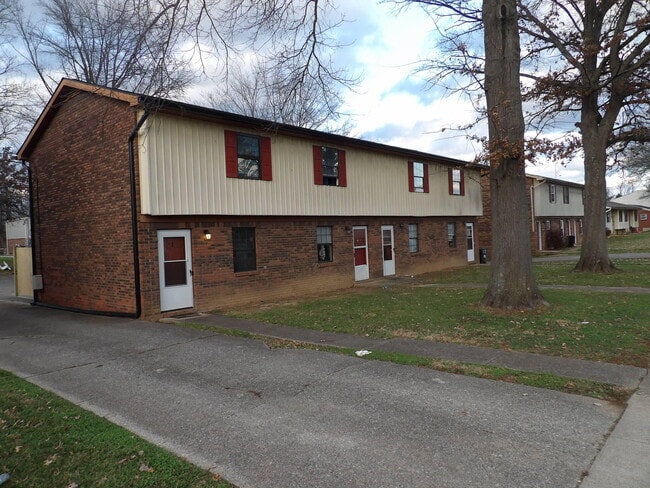 Building Photo - 207 Landings Dr