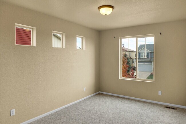 Building Photo - $2,400.00 - 4 Bed, 3.5 Bath Homelocated in the Banning Lewis Ranch neighborhood with Great Commun...