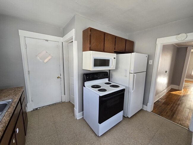 Building Photo - 214 2nd St SW