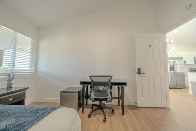 Building Photo - 1671 Sandalwood Ln