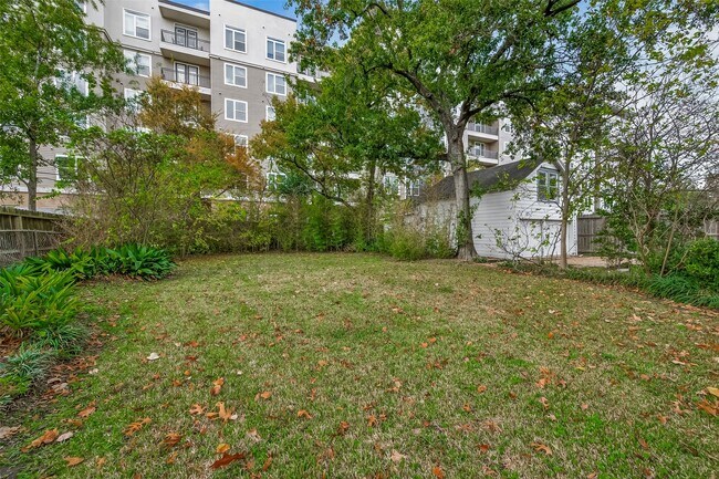 Building Photo - 7128 Staffordshire Blvd