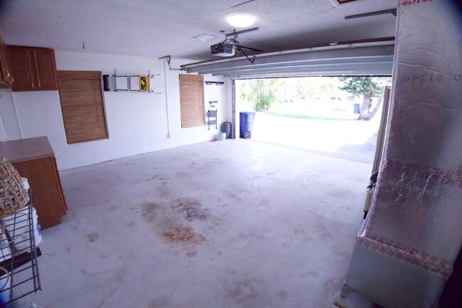 Building Photo - 700 N Perry Ave