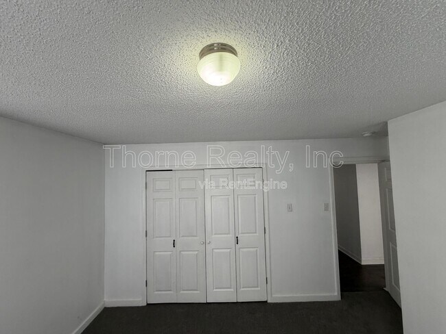 Building Photo - 716 S Washington St