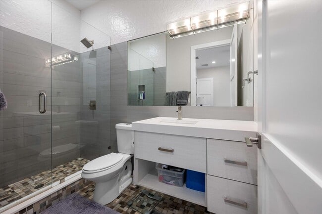 Building Photo - 15450 Estancia Ln