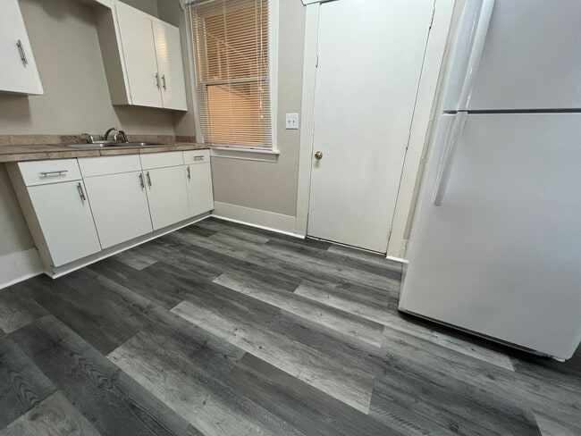 Building Photo - H301