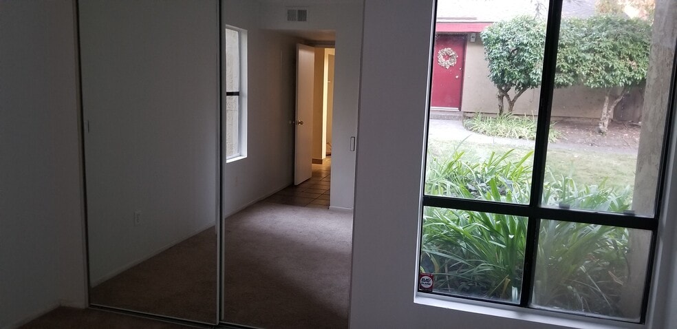 Bedroom 1 - 47 Redwood Ct