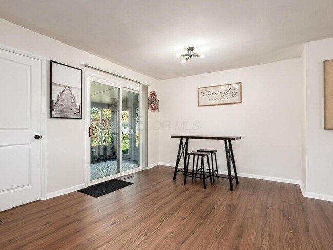 Building Photo - 1543 S Hamilton Rd