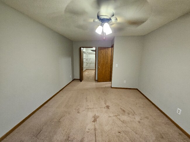 Building Photo - 2421 Grenadier Ave N