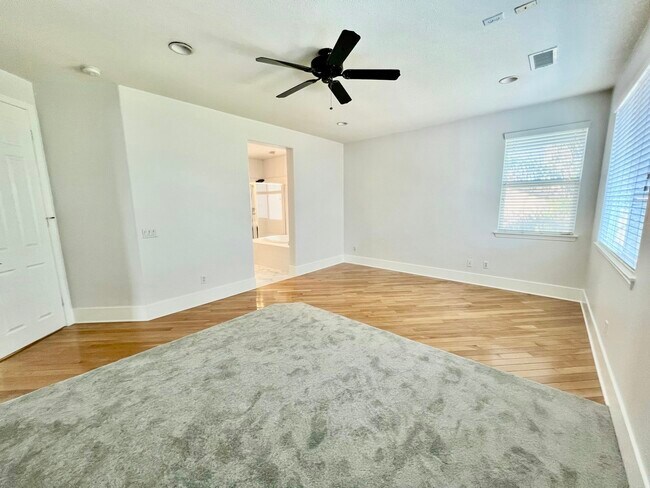 Building Photo - 23990 Hollingsworth Dr
