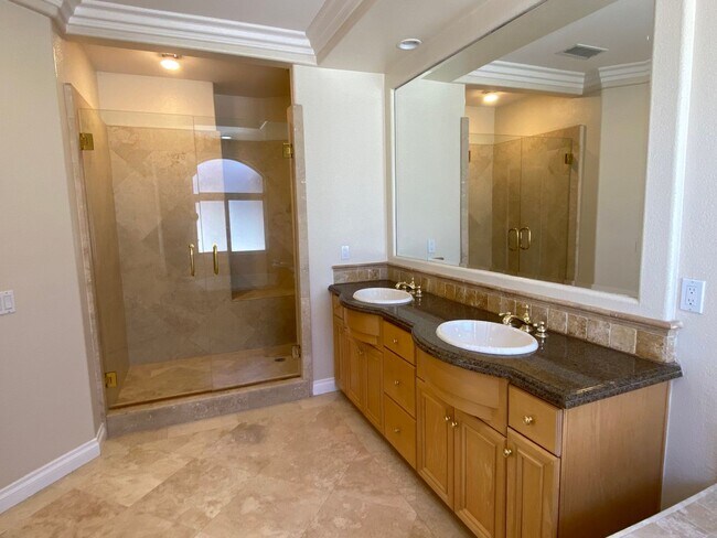 Building Photo - Beautiful 5 bedroom Newbury Park home with mountain views