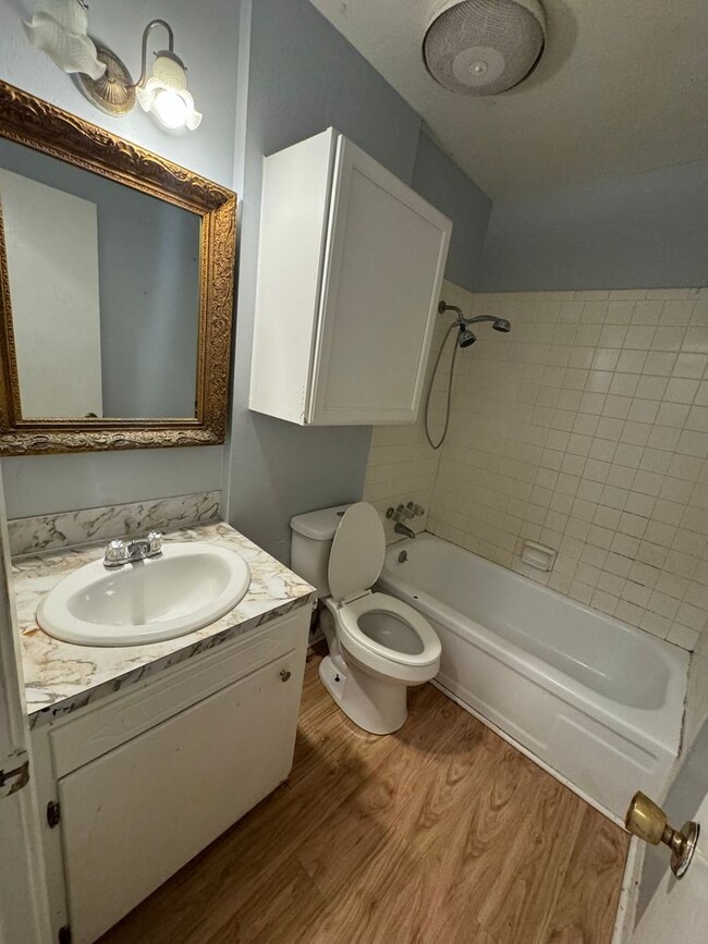 Building Photo - Beautiful 4 Bedroom Southern Hills Home