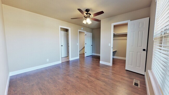 Building Photo - SUNFLOWER TRIPLEX