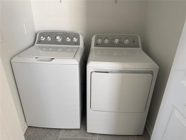 Building Photo - 7489 Stone Crk Trl