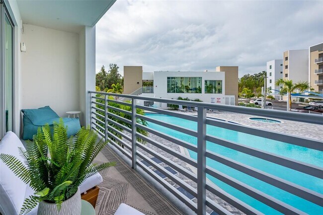 Building Photo - 1703 N Tamiami Trl