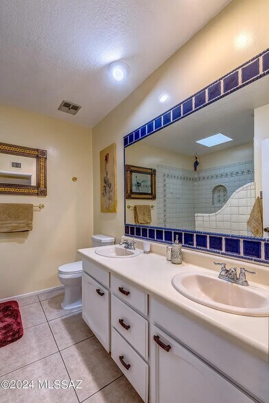 Building Photo - 5634 N Calle de la Reina