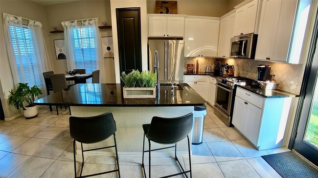 Building Photo - 214 Club Crest Ln